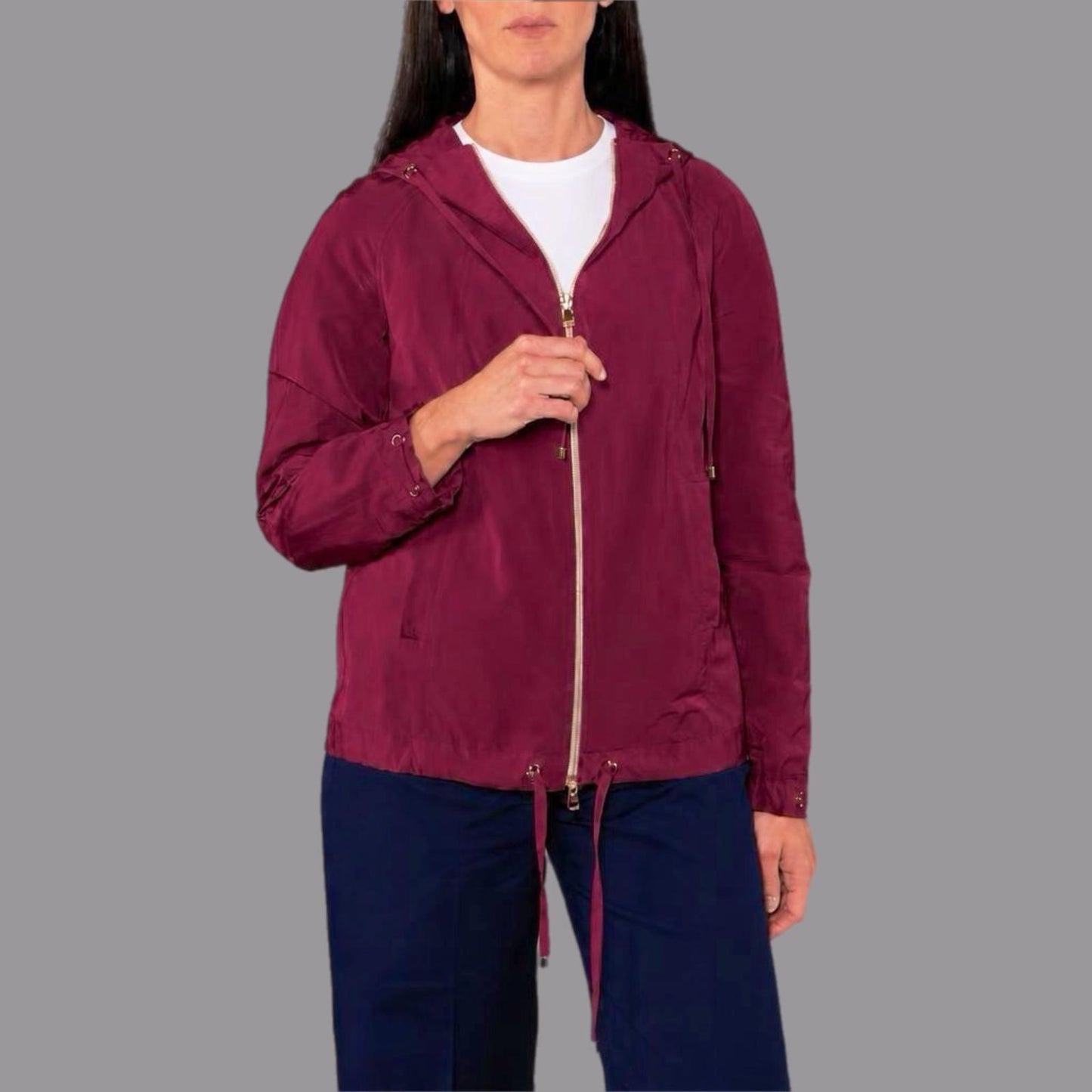 Khakifarbener Trenchcoat mit Kapuze