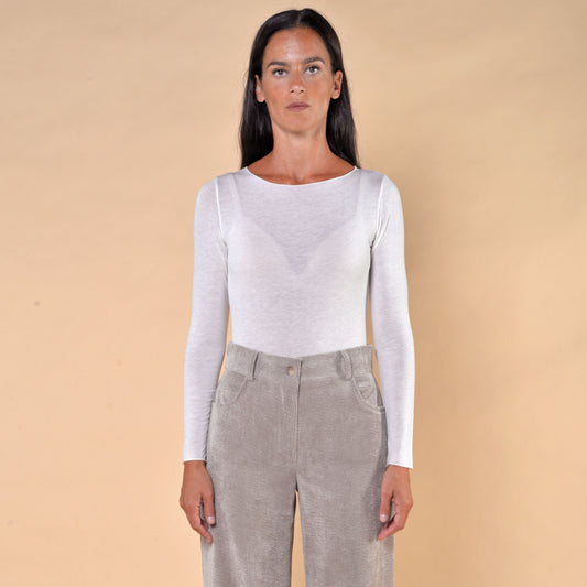 Cremefarbener Pullover aus Kaschmirmischung mit U-Boot-Ausschnitt