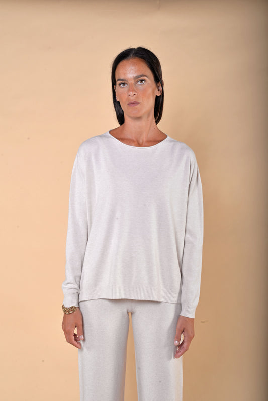Elfenbeinfarbener Pullover mit U-Boot-Ausschnitt und Schlitzen