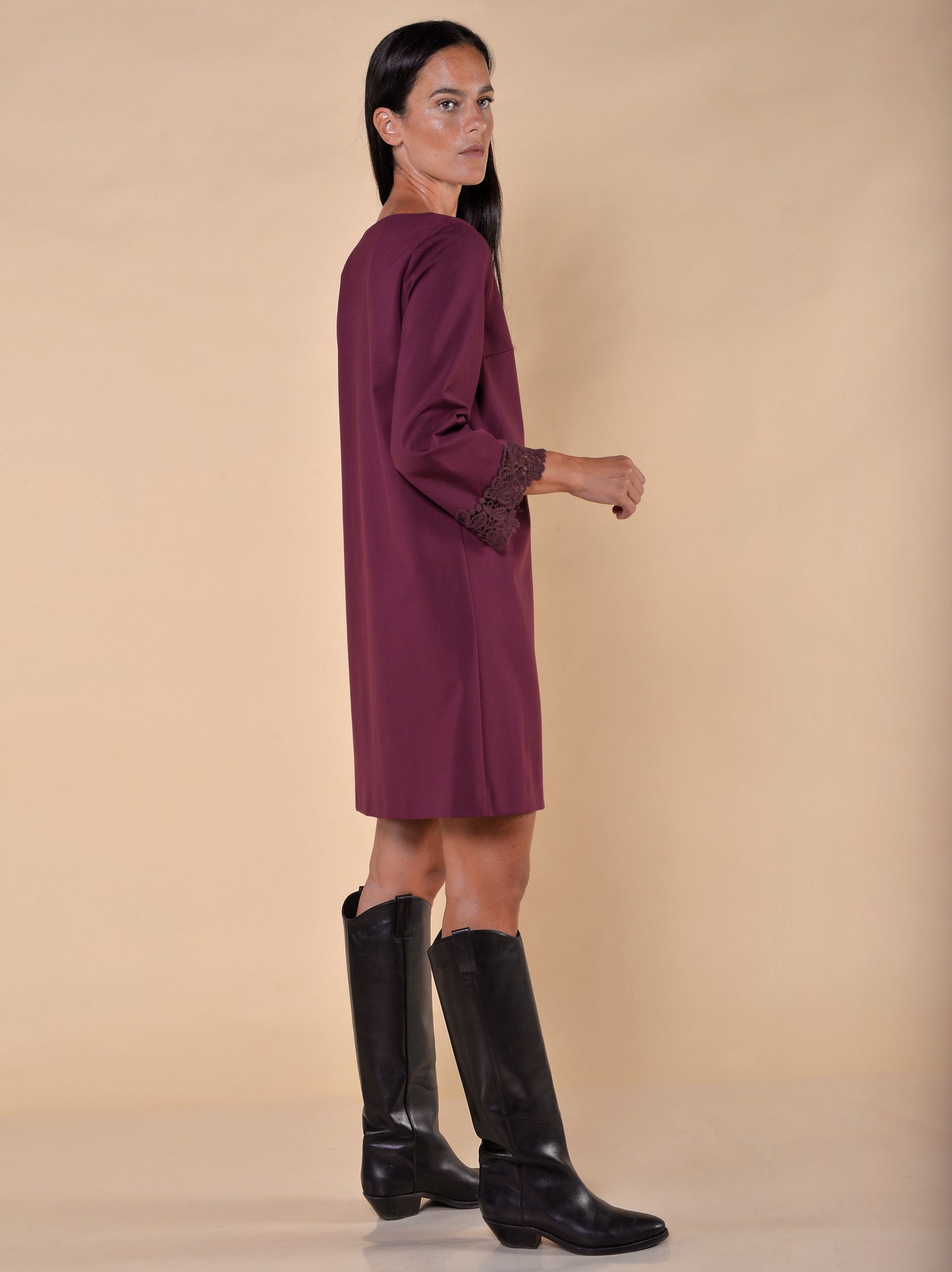 Abito in Punto Milano Bordeaux con Macramè