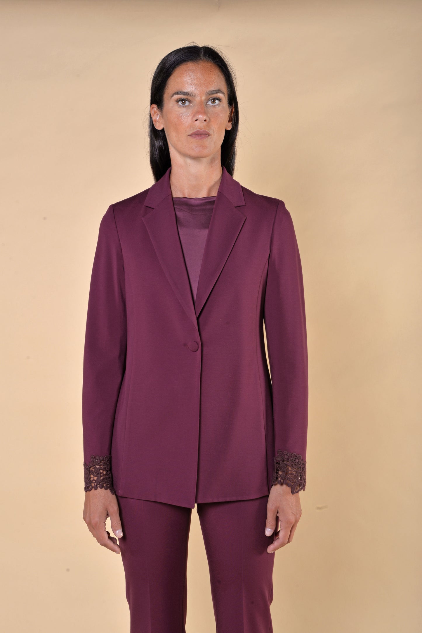 Giacca in Punto Milano Bordeaux con Macramè