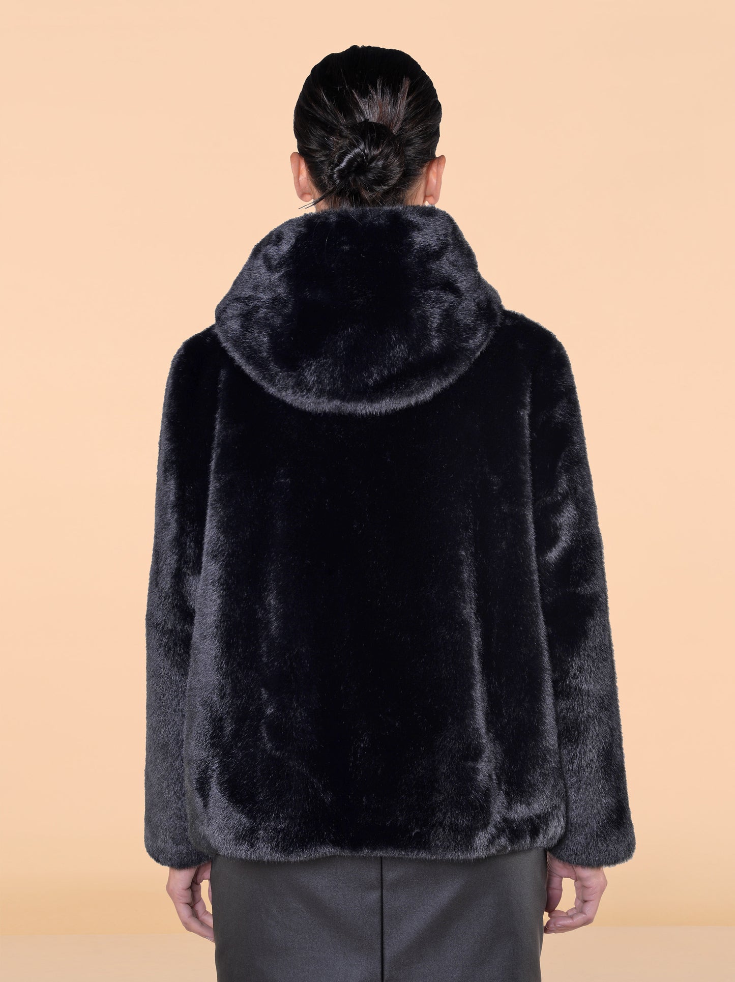 Ecopelliccia con Cappuccio Nera