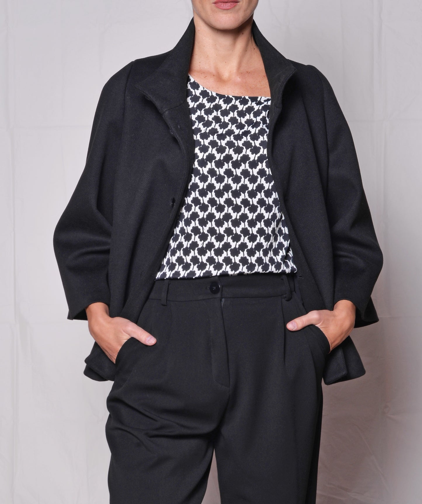 Top Fantasia Fiore Bianco e Nero con Fiocco