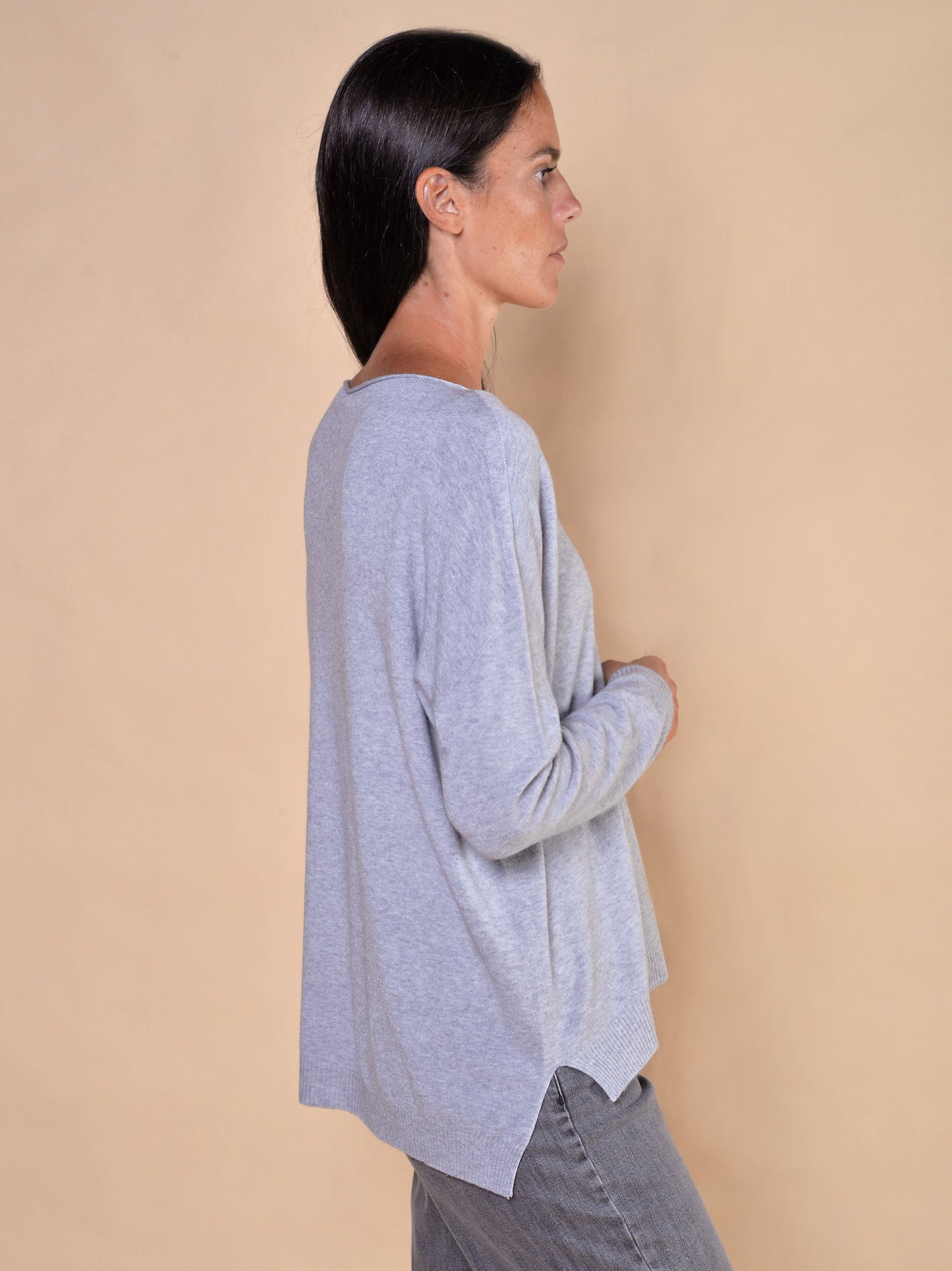 Maglia Scollo a Barca con Spacchi Perla
