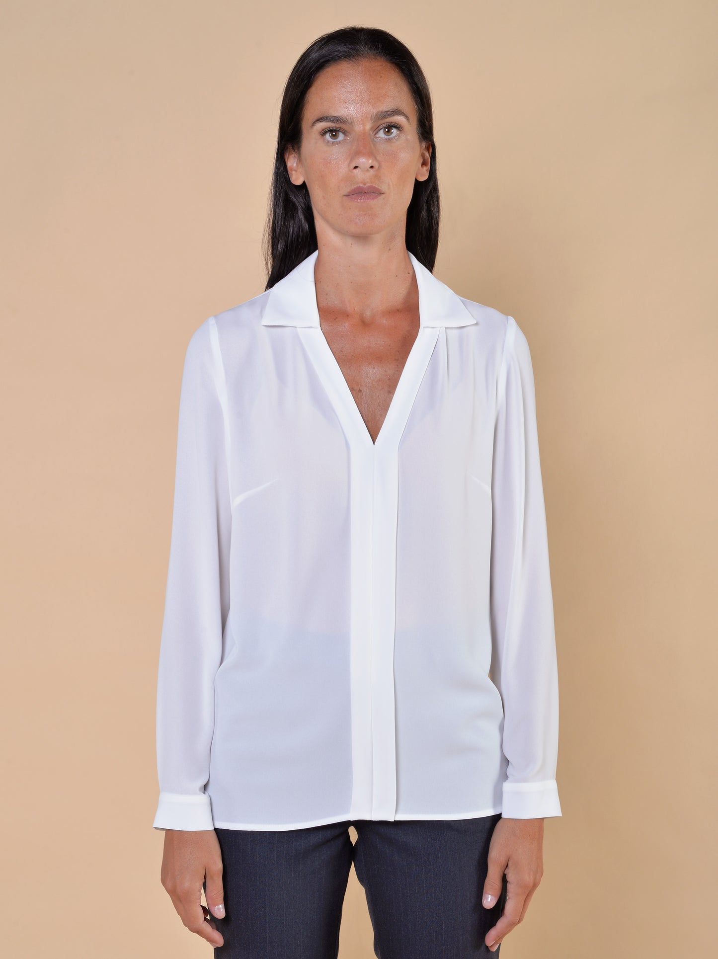 Camicia Scollo a V e Piega Avanti