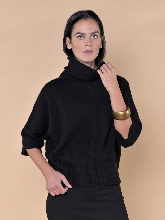 Maglia in Misto Lana Collo Ciambella con Treccia Nera