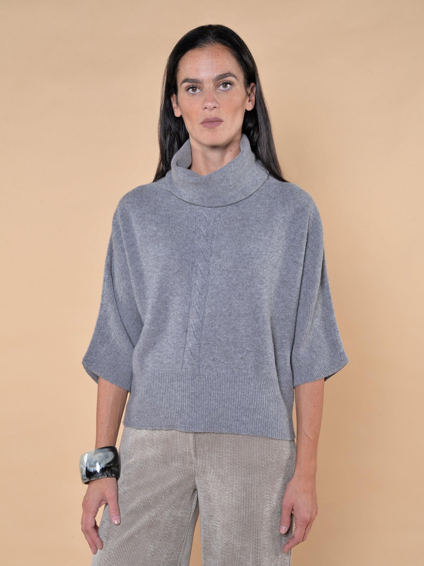 Maglia in Misto Lana Collo Ciambella con Treccia Grigia