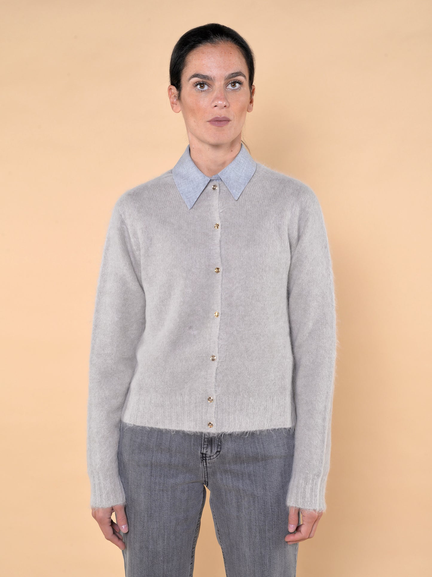 Cardigan in Misto Alpaca Mandorla con Bottoni Oro