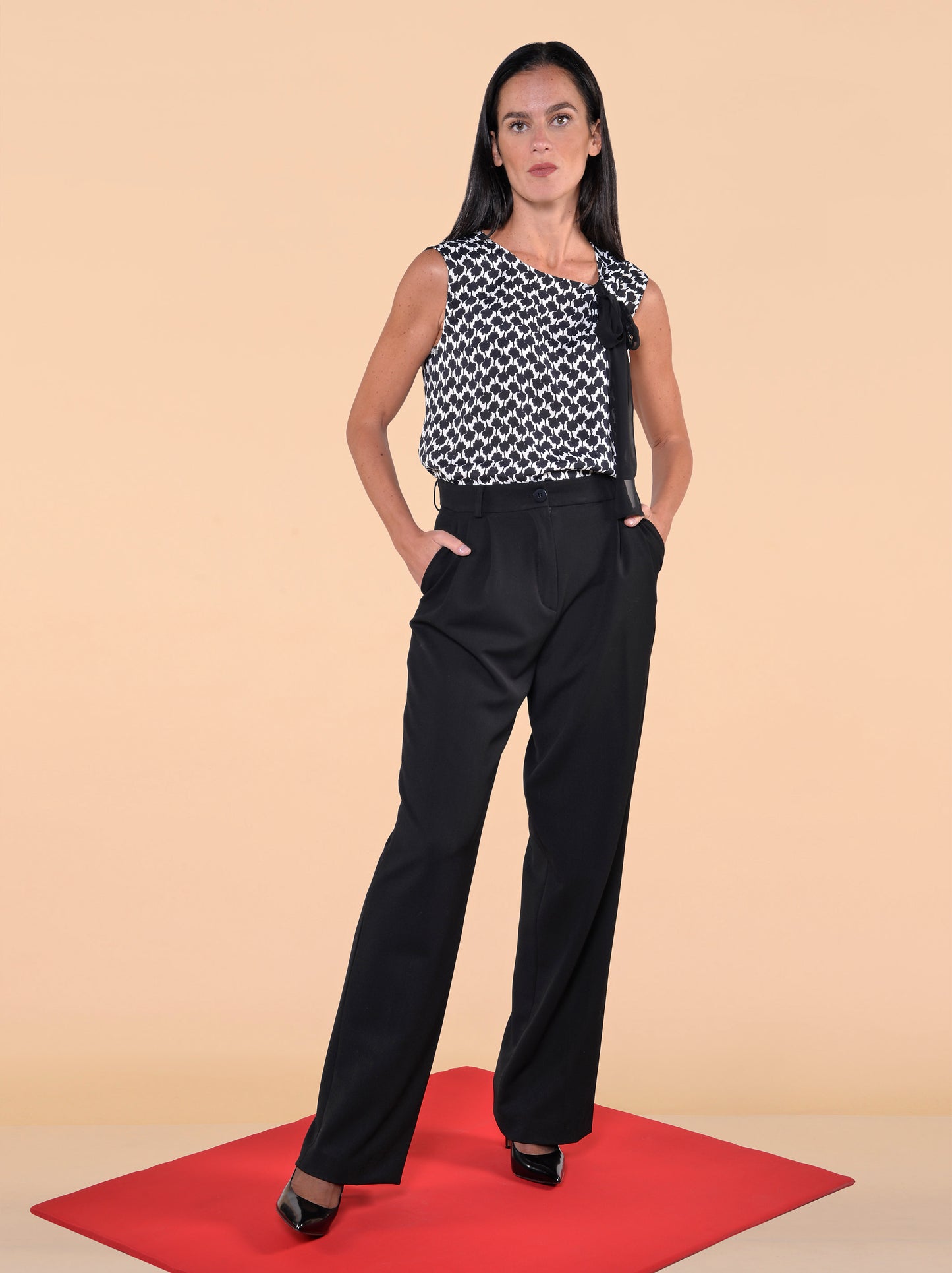 Top Fantasia Fiore Bianco e Nero con Fiocco