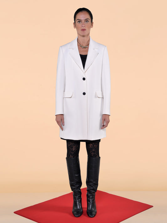 Schwarzer Mantel aus dreifachem Krepp