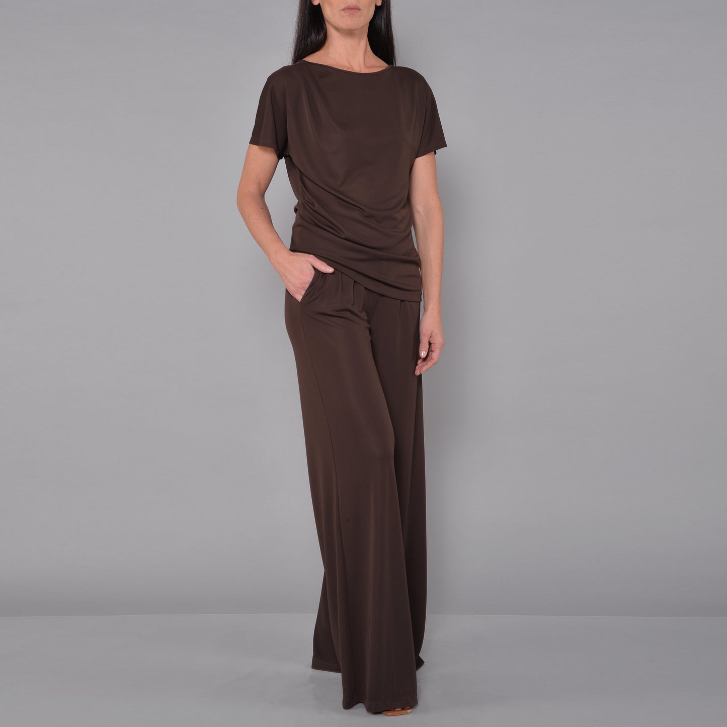 Maglia Asimmetrica in Jersey Crepe con Arricci Cioccolato