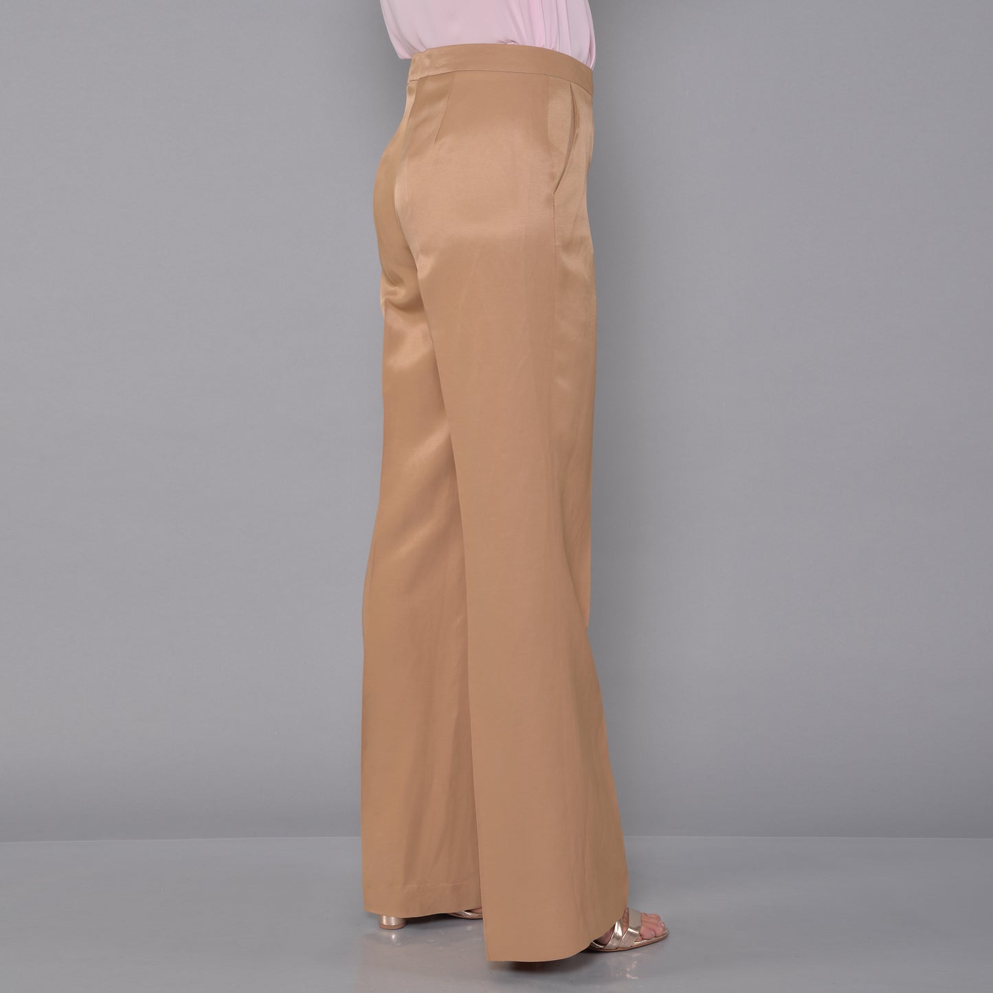 Hose mit weitem Bein aus Leinen-Viskose-Satin in Karamell