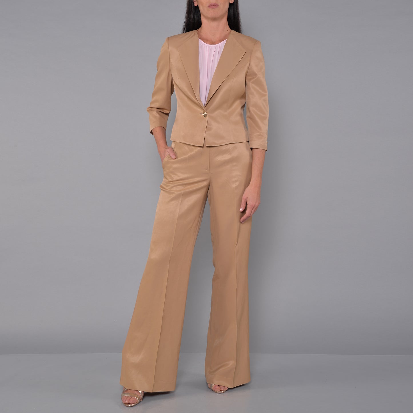 Hose mit weitem Bein aus Leinen-Viskose-Satin in Karamell