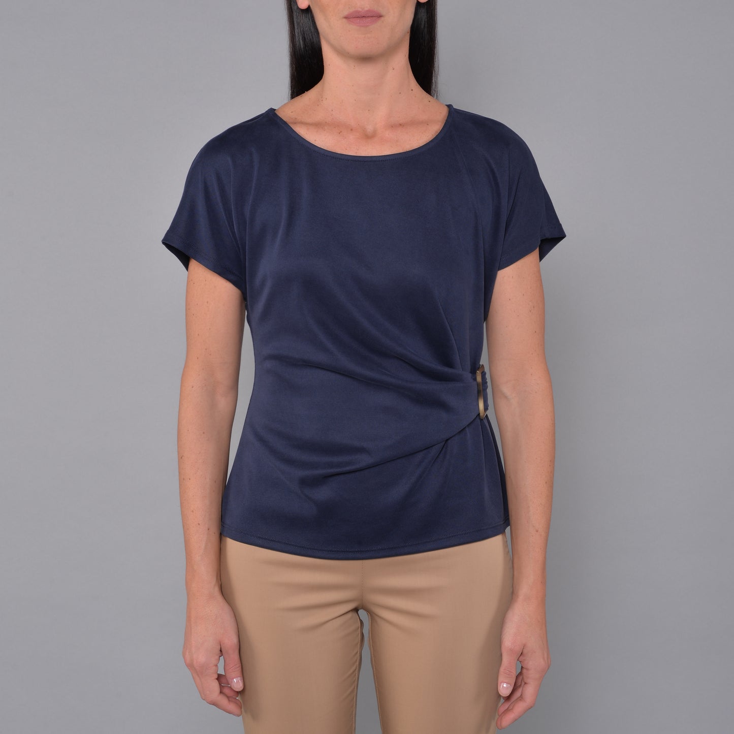 Jersey-Top mit blauer Schnalle