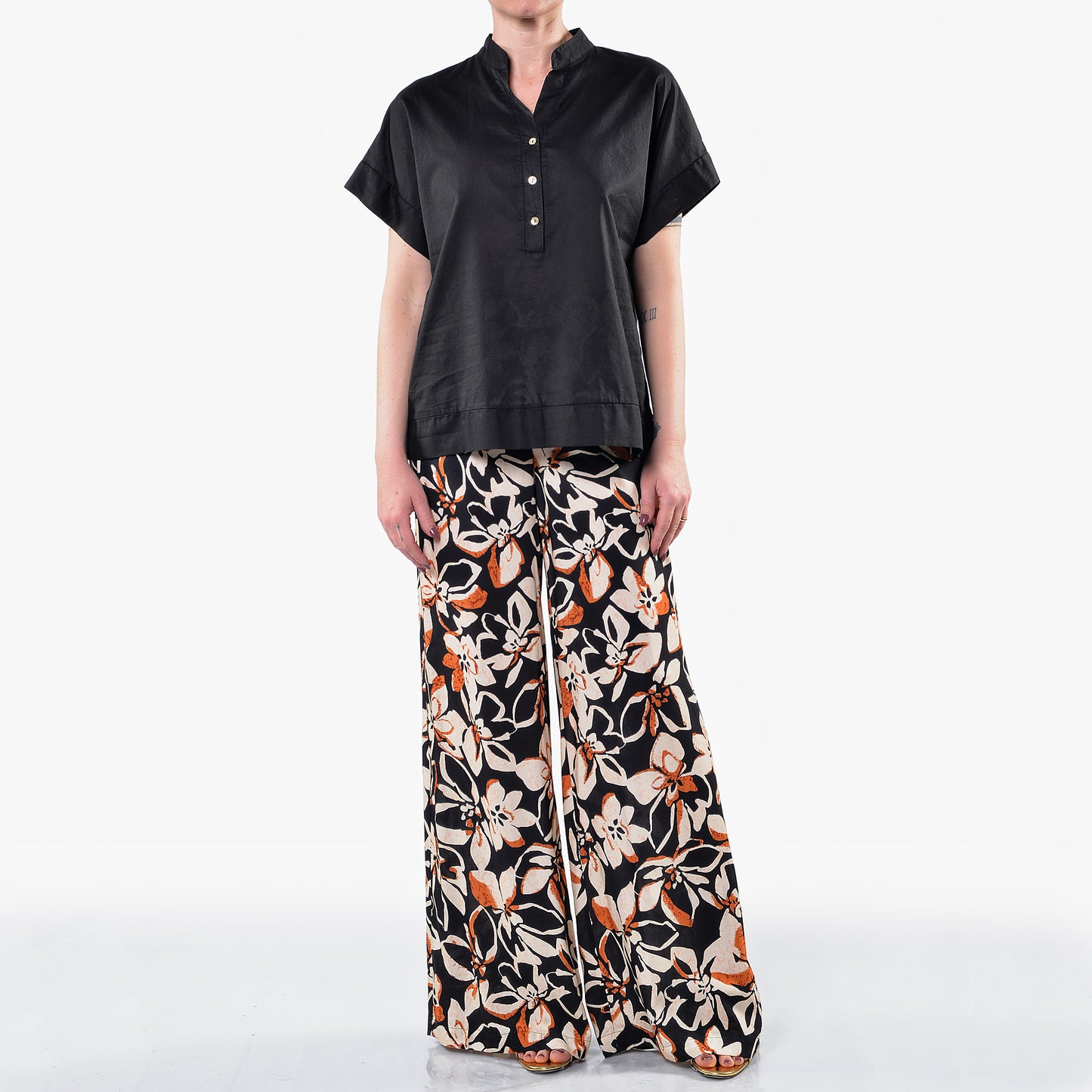 Pantaloni Gamba Larga Fantasia Fiore Nero