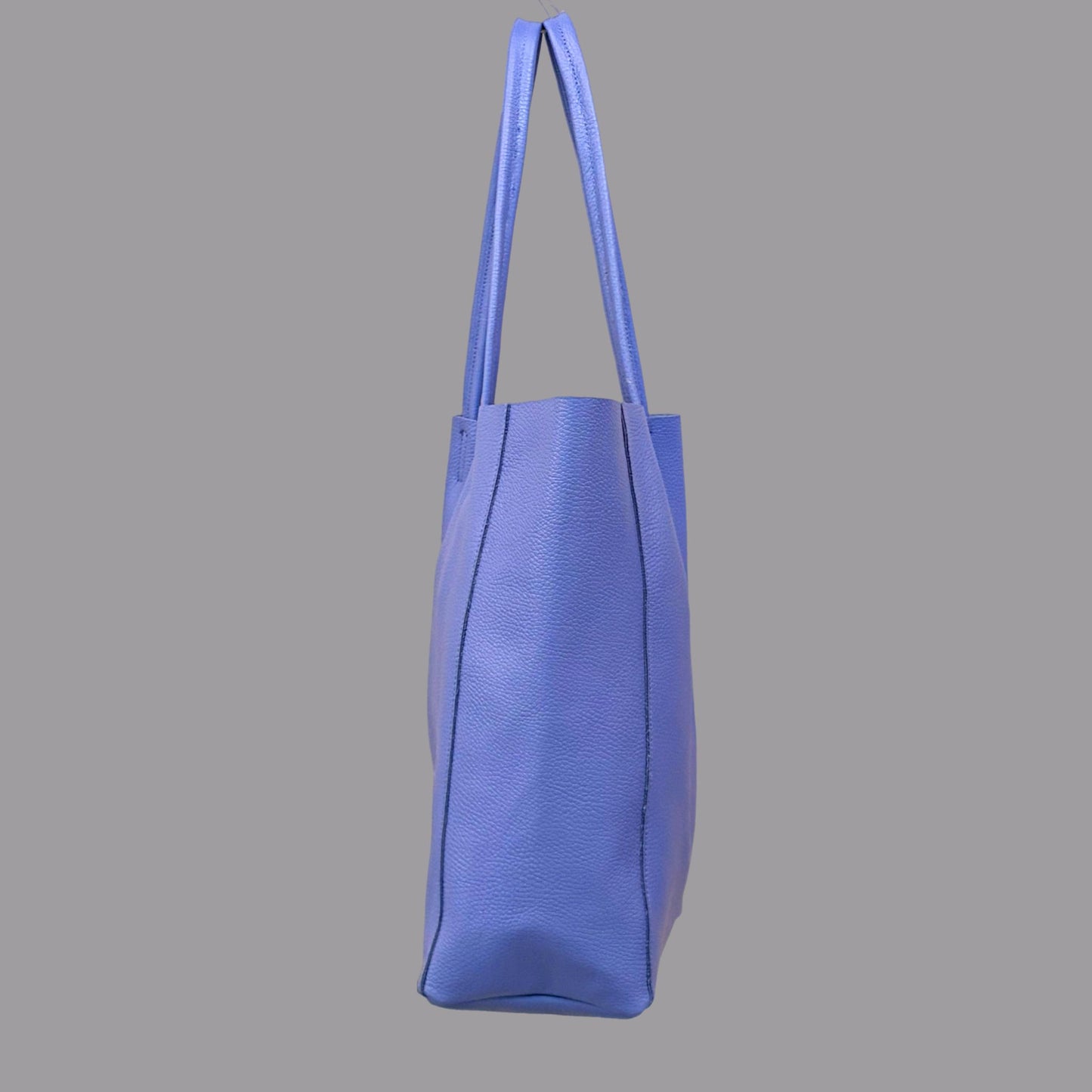 Shopper aus zuckerblauem Leder