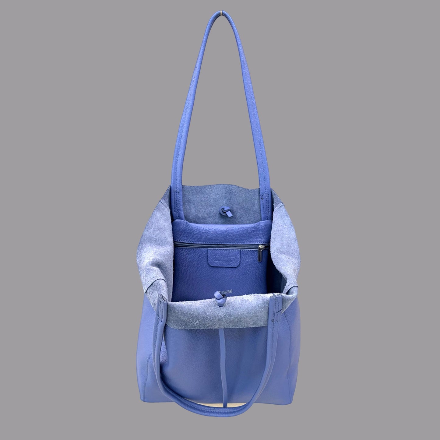 Shopper aus zuckerblauem Leder