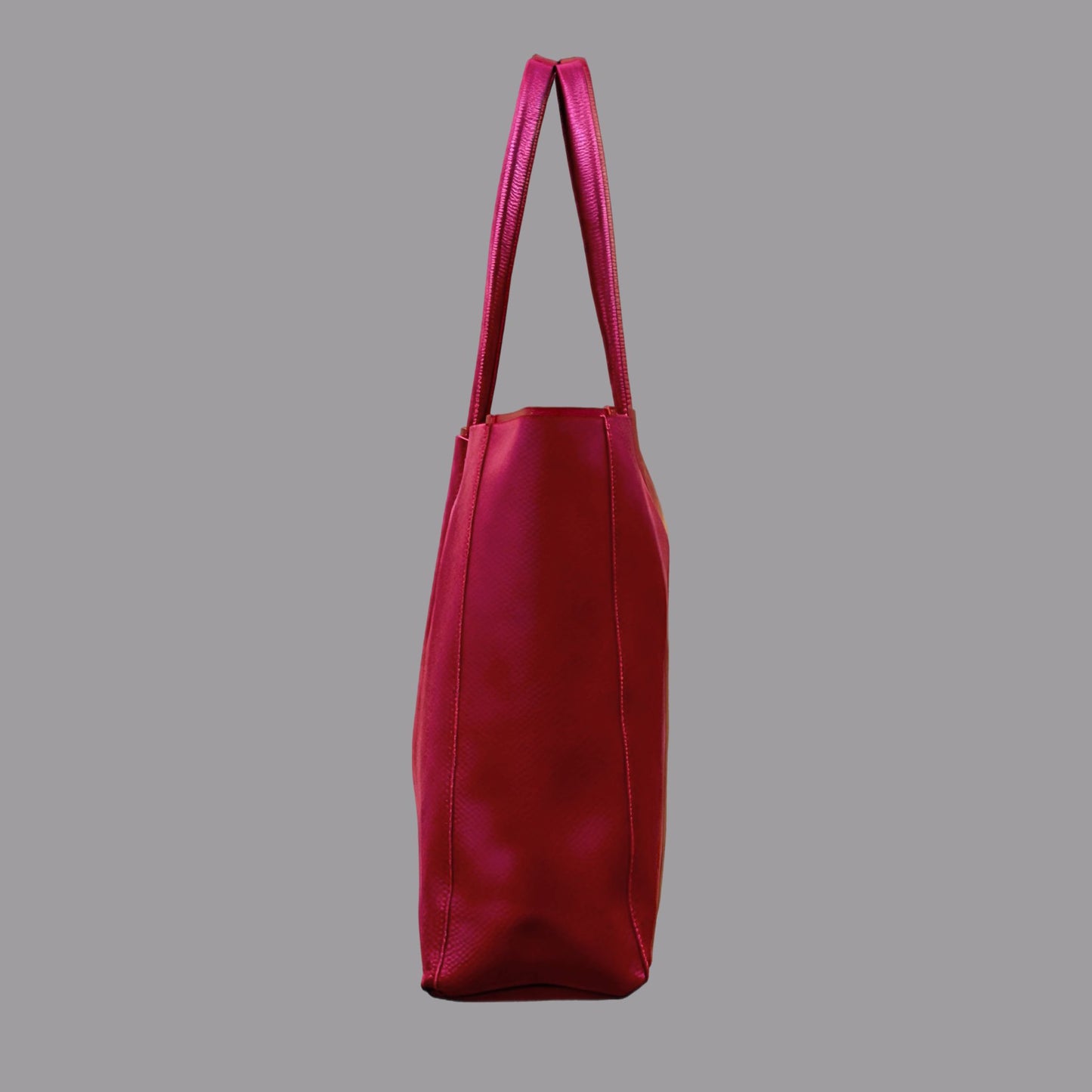 Einkaufstasche aus Leder in Beere